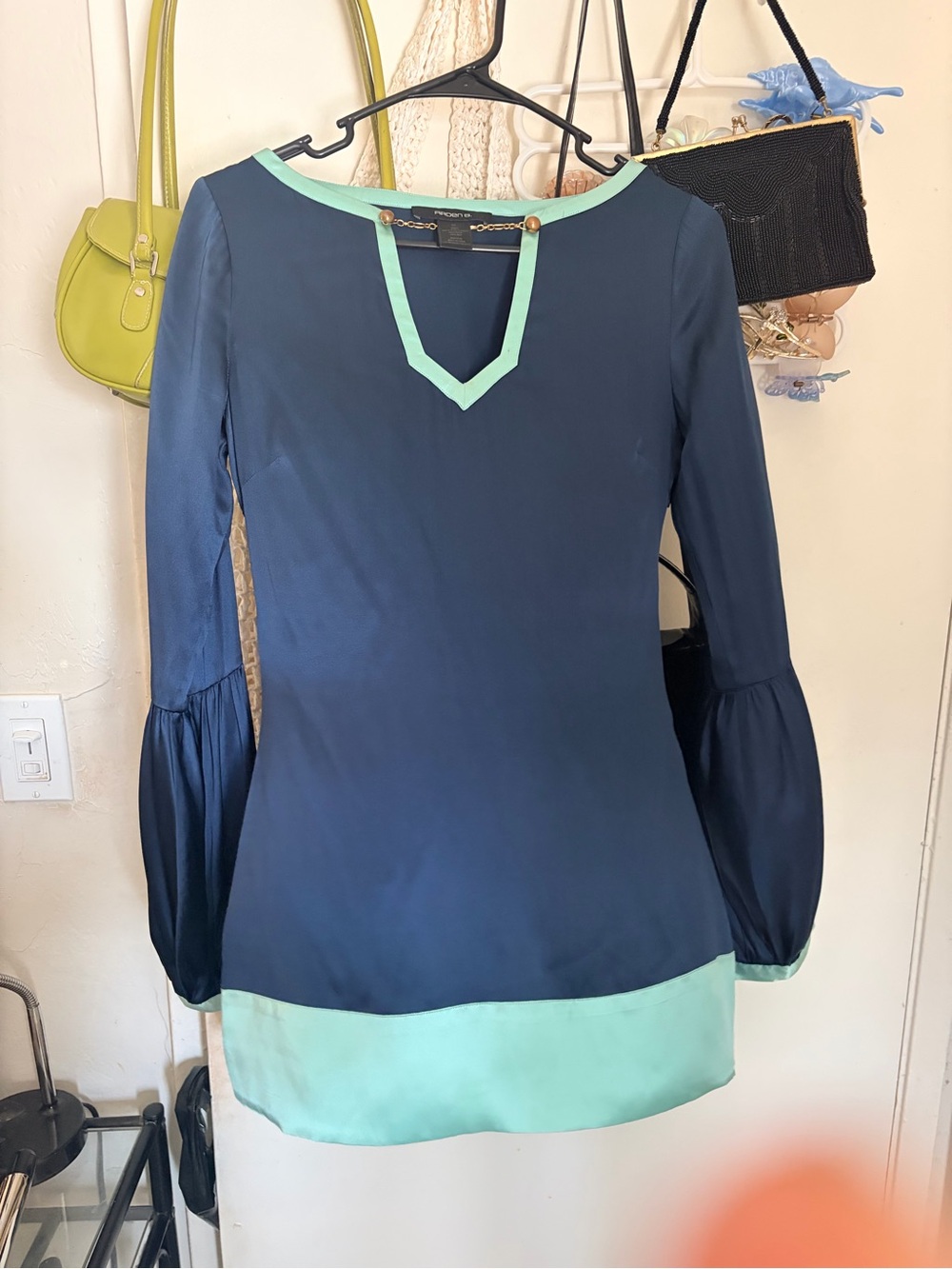 Arden B Y2K NAVY MINT SILK BLEND BISHOP SLEEVE CHAIN ACCENT TOO